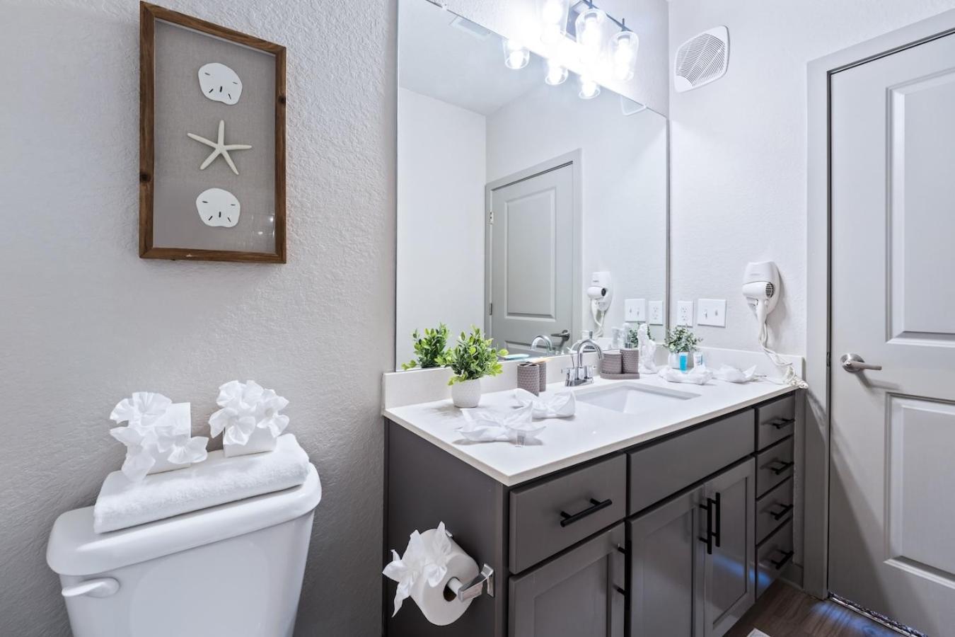 Central Avenue 2 Bed Mins From Tropicana Field St. Petersburg Dış mekan fotoğraf